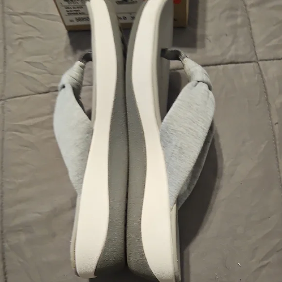 Cloudsteppers by Clarks Gray Sandals Cushioned Comfort - Picture 3 of 5